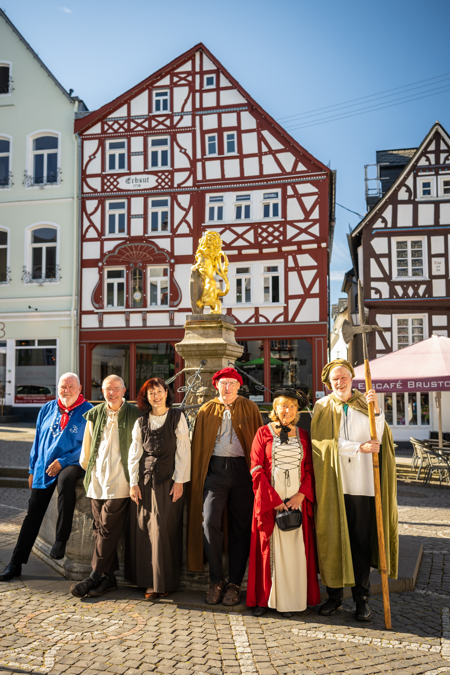 Stadtführer vor dem Löwenbrunnen 