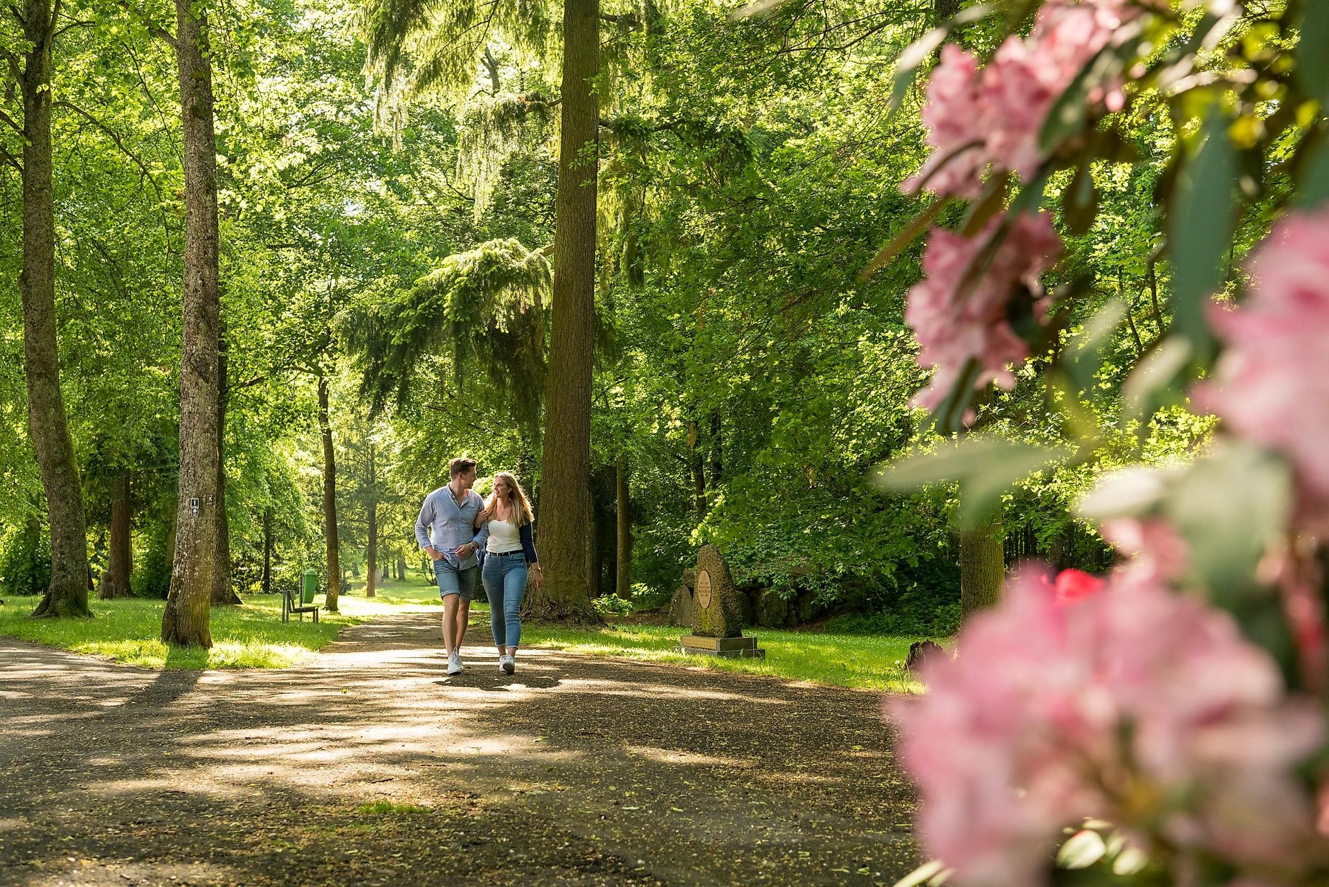 Burggarten in Hachenburg Spaziergänger